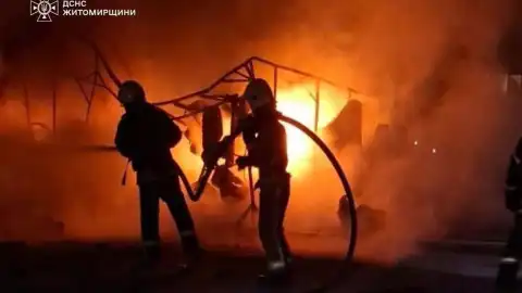 Последствия атаки на Житомирщине. Фото: ГСЧС