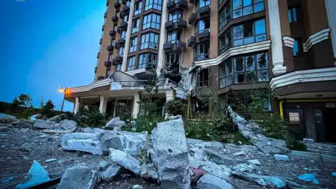 Последствия атаки россиян. Фото: ГосЧС Киевской области