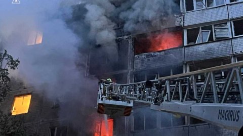 Нічна атака на Київ: РФ завдала удару балістичною ракетою та 28 дронами-камікадзе