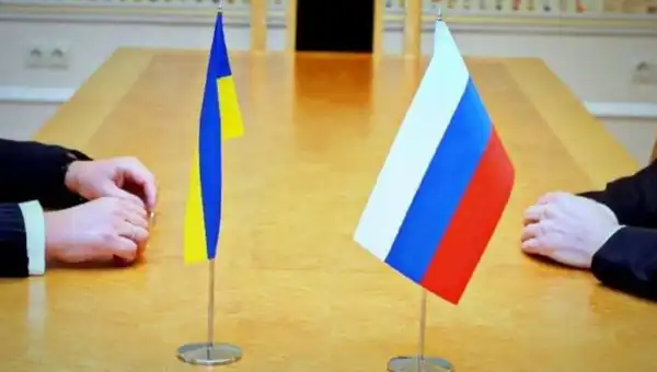 Переговори РФ та України. Прапори держав. Ілюстративне фото: tg/m24