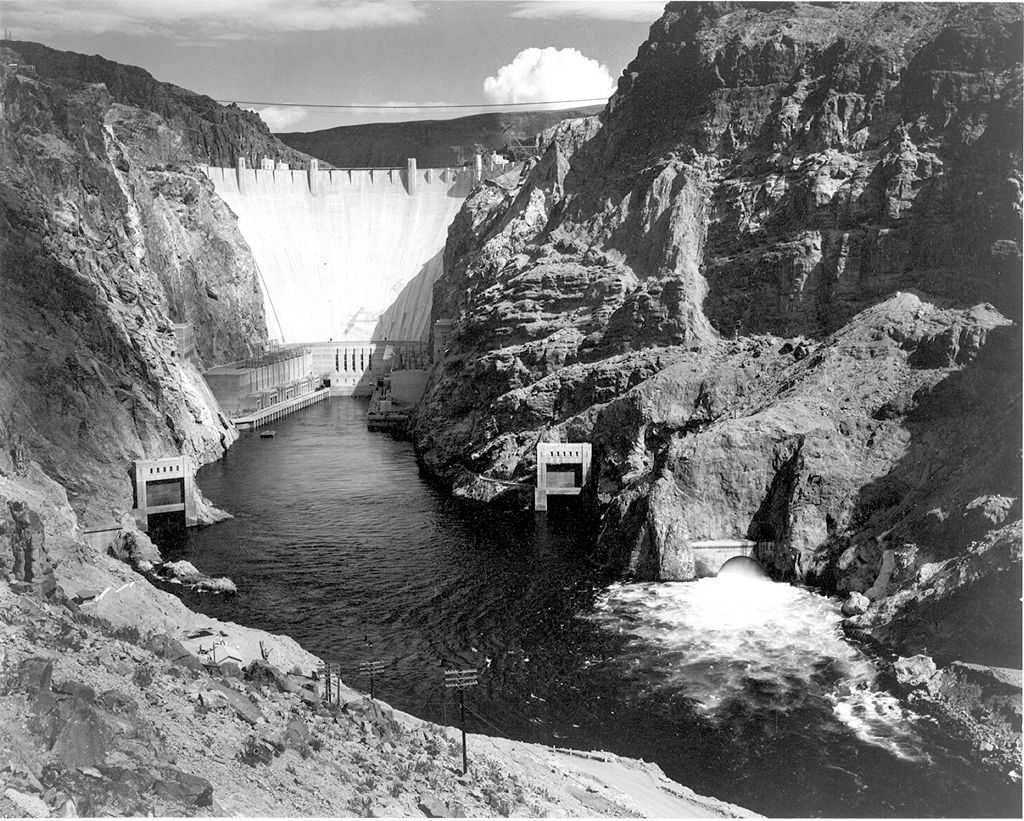 Дамба Гувера в 1942 році. Фото: U.S. National Archives and Records Administration
