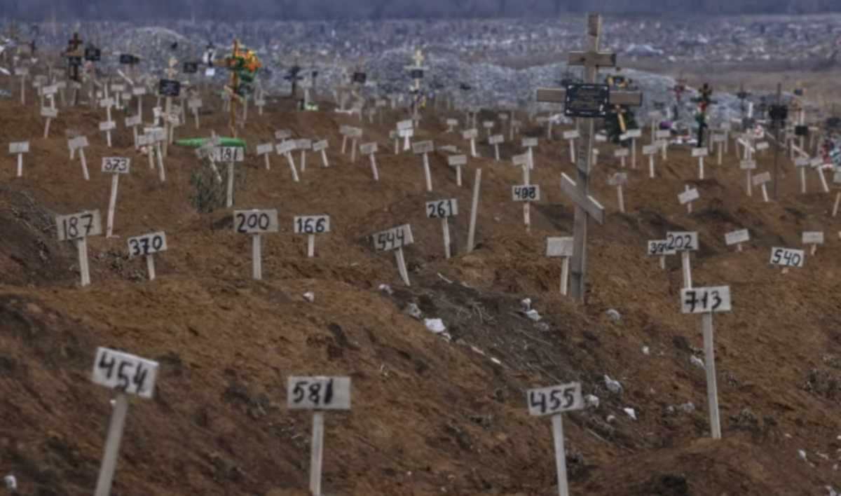 Поховання невпізнаних мешканців Маріуполя, 10 грудня 2022 року