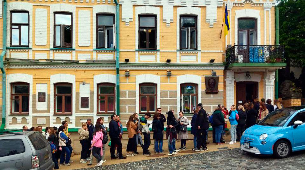 Черга в музей Булгакова (Київ, 18.05.2025 р). Фото: facebook/bulgakovmuseuminkyiv