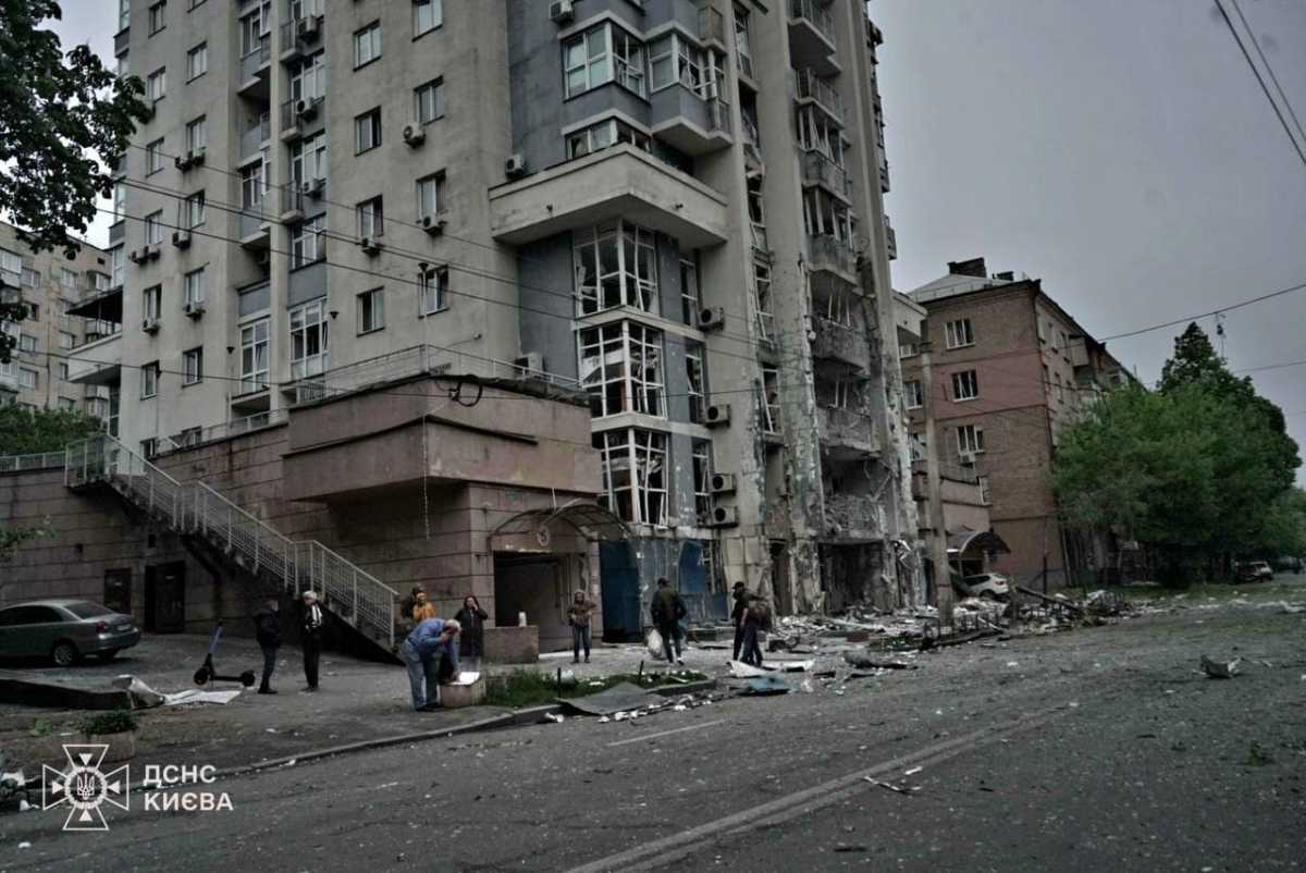 Наслідки атаки росіян на Київ в ніч на 25 травня. Фото: КМВА