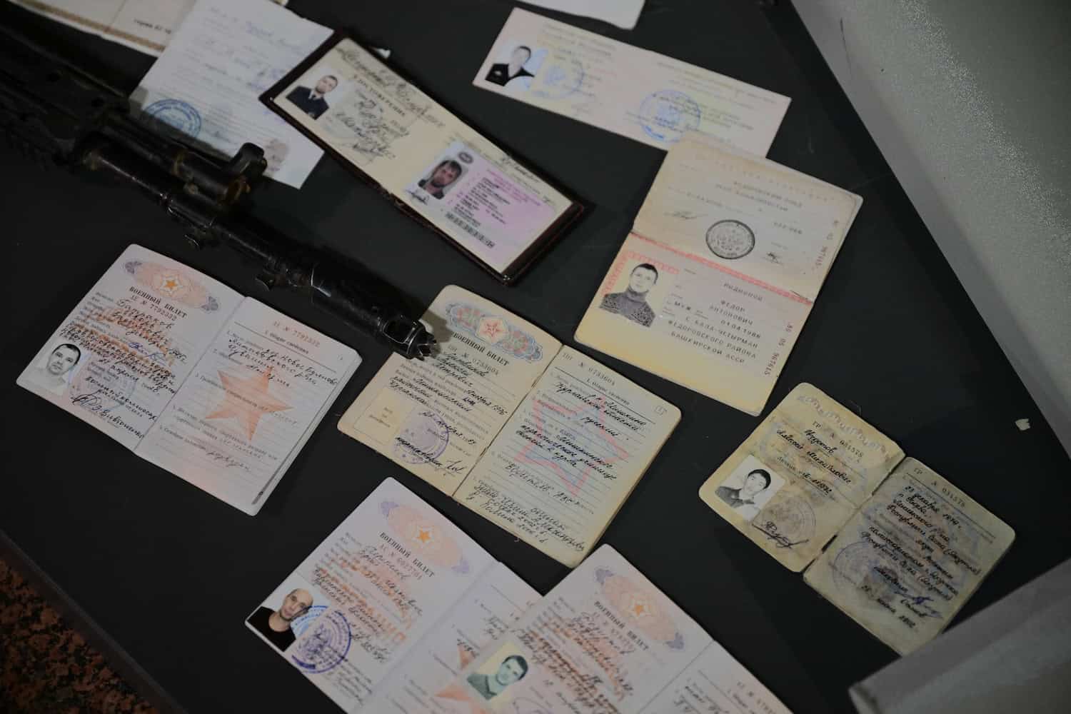 Особисті документи російських окупантів, знищених бійцями 225-го ОШП