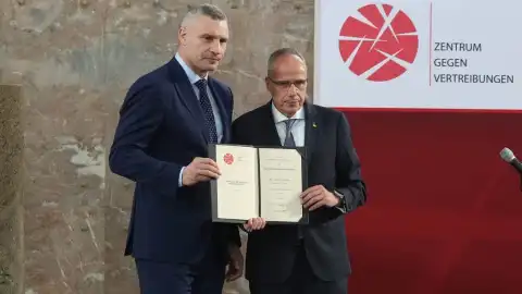 Кличко во Франкфурте получил премию за права человека и встретился с министром обороны Германии Писториусом
