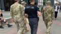 Officers of a territorial recruitment and social support center on the street (illustration). Photo by Sudovo-Yurydychna Hazeta