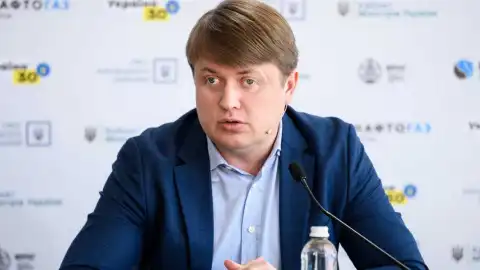 После того, как Дмитрий появился в роли "переговорщика Путина", Герусы вышли из совместного с ним бизнеса
