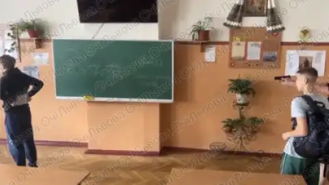 Во Львове школьник принес в школу пневматическое оружие и выстрелил в сторону одноклассника