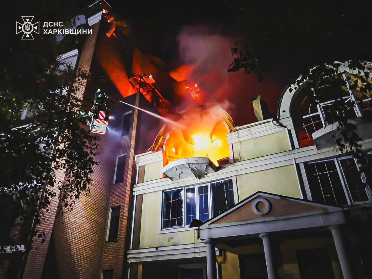 Росіяни вночі атакували Харків безпілотниками. Фото: ДСНС