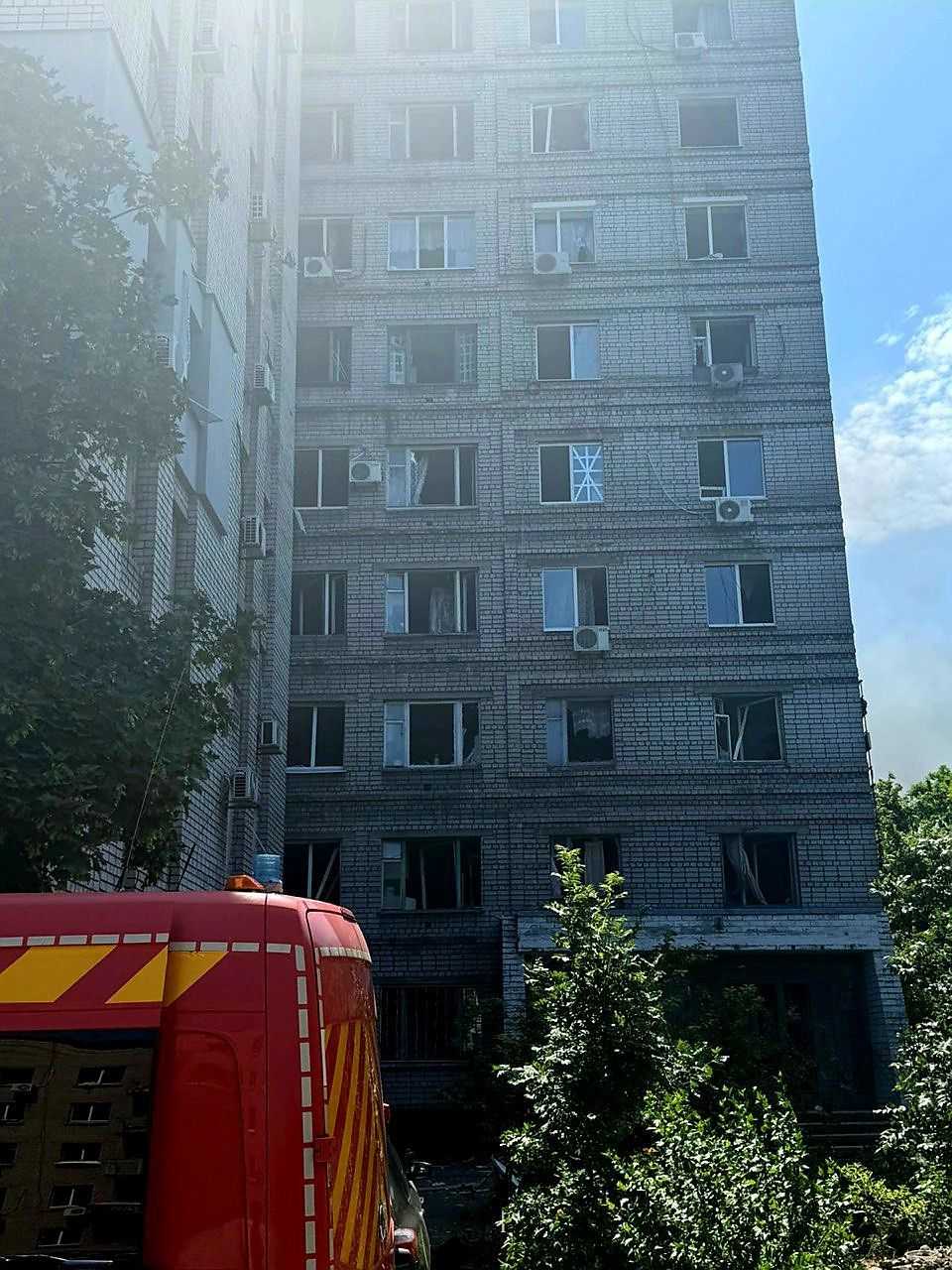 Full photo of the damaged building: facebook/Sergiy Lysak