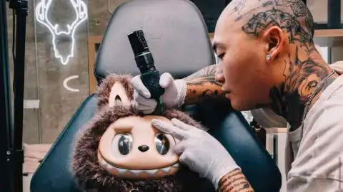 Хантер Чао из Labubu делает Tabubu. Фото: Instagram/crybabyhunter