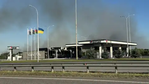 Дым возле места взрыва. Фото: Суспільне Житомир