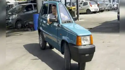 Комічно тонкий але робочій Fiat дизайнера Андреа Марацці. Скрін: YouTube