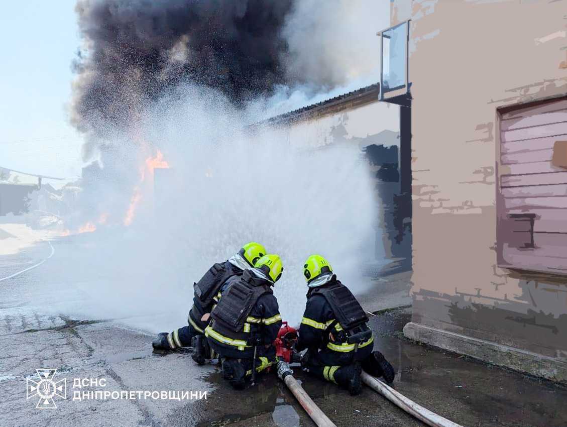 Рятувальники. Кривий Ріг. Обстріл РФ. Фото: facebook/ДСНС України