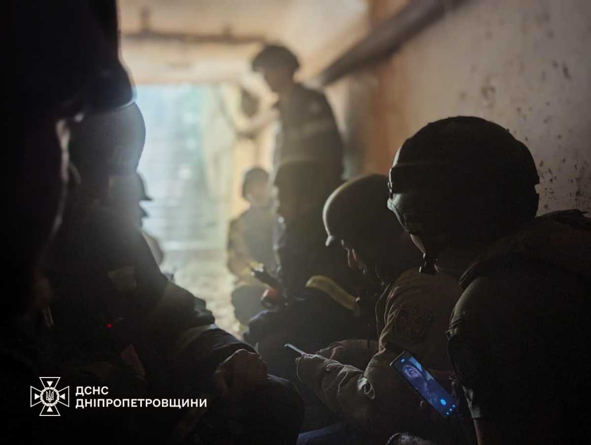 Рятувальники. Кривий Ріг. Обстріл РФ. Фото: facebook/ДСНС України
