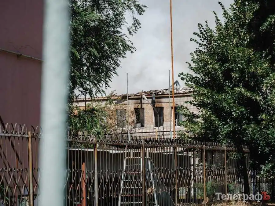 Наслідки удару окупантів по Кременчуку Полтавської області. Фото: telegraf.in.ua.