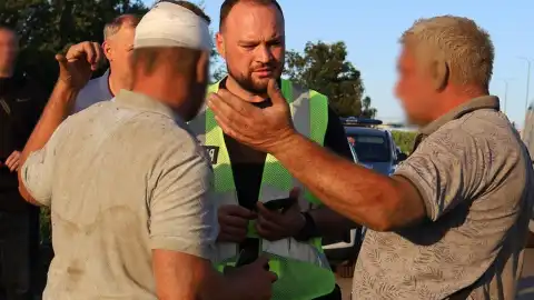 Полиция опрашивает очевидцев. Фото: Национальная полиция