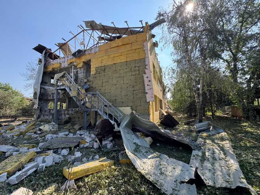 Наслідки авіаудару окупантів по Костянтинівці 8 липня. Фото: Костянтинівська МВА.