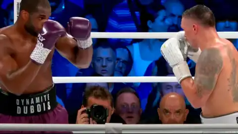 Даниэль Дюбуа и Александр Усик. Фото: скриншот видео