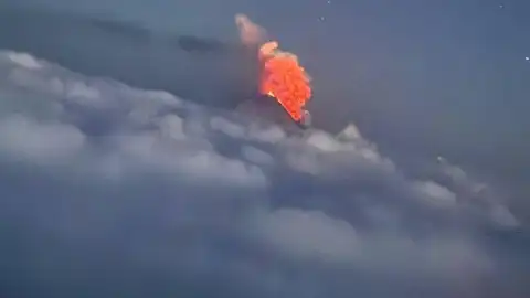 На Камчатке после землетрясения началось сильнейшее извержение вулкана Ключевская Сопка. Фото: соцсети