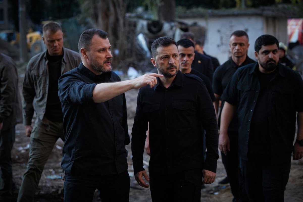 Володимир Зеленський на місці трагедії. Фото: telegram/V_Zelenskiy_official