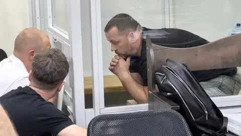 Андрей Юрченко в зале суда. Фото: Никита Галка / Суспільне Новини.