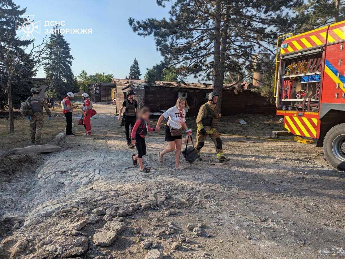 Russians struck a recreation center in Zaporizhzhia District. Photo: State Emergency Service