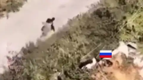 В Донецкой области оккупант расстрелял мирного жителя. Скриншот видео