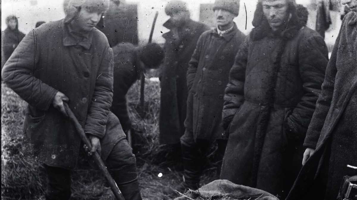 Пошук хліба в одному з сіл Гришинського району Донецької області, 1930—1934 рік