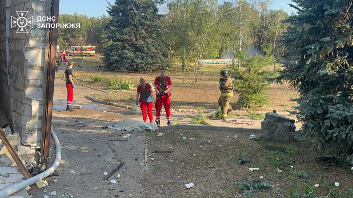 Russians struck a recreation center in Zaporizhzhia District. Photo: State Emergency Service