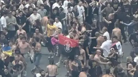 Черно-красный флаг. Скриншот відео