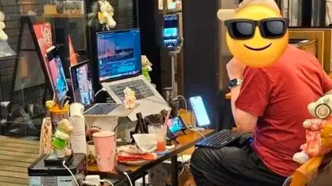 Импровизированный офис в Starbucks. Фото: Korea's JoongAng Daily