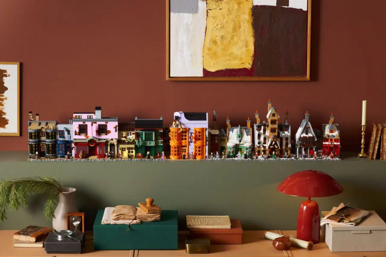 Колекційне видання поселення Хогсмід. Фото: Lego Колекційне видання поселення Хогсмід. Фото: Lego