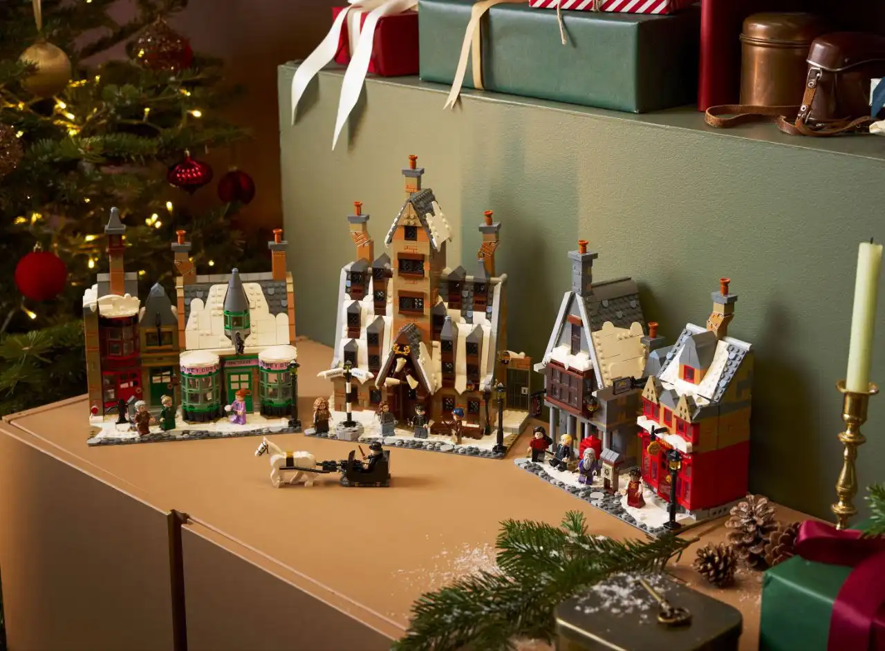 Колекційне видання поселення Хогсмід. Фото: Lego Колекційне видання поселення Хогсмід. Фото: Lego