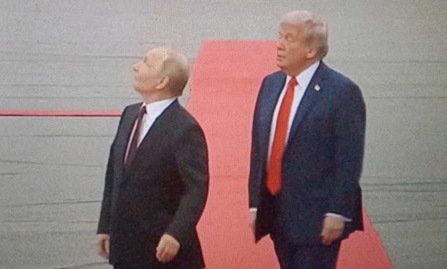 Путін дивиться на літаки ВПС США. Фото: скріншот відео.