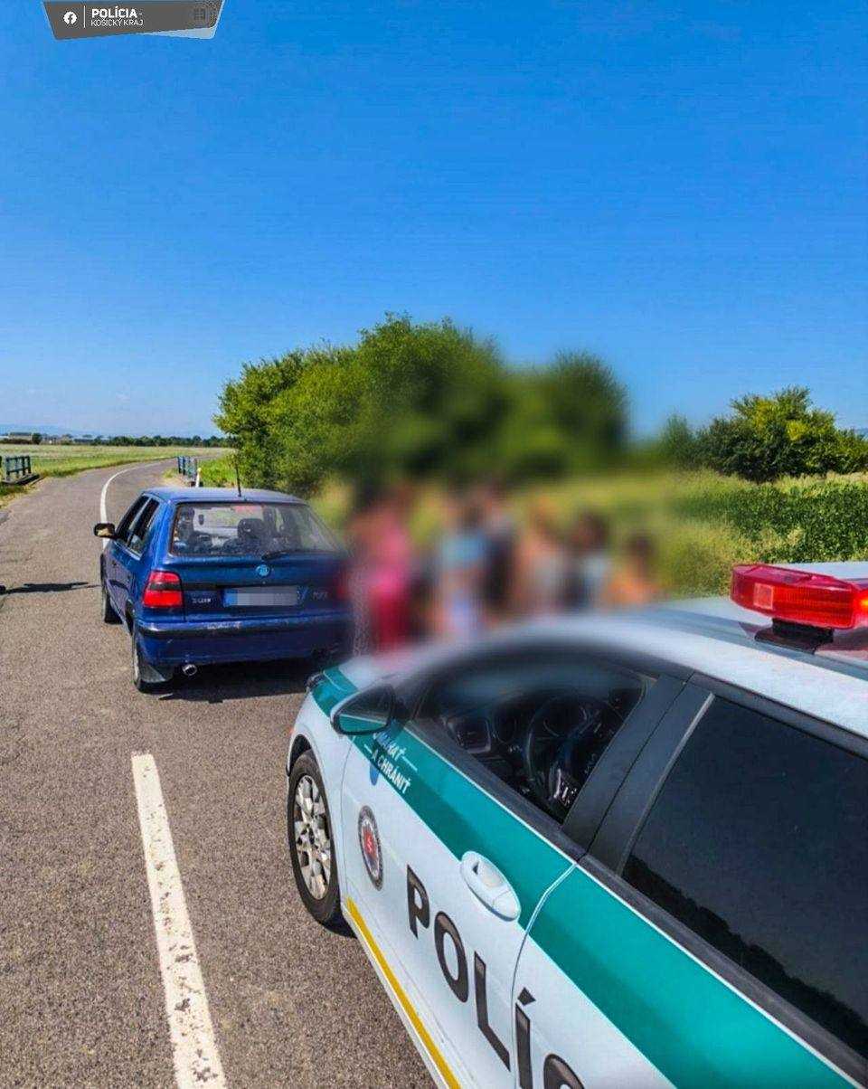 Škoda Felicia і 18 пасажирів. Фото: Polícia SR - Košický kraj