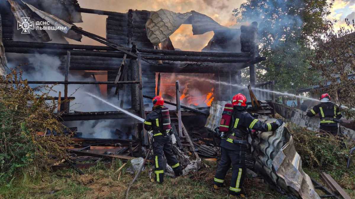 Росіяни атакували Львів. Фото: ДСНС Львівщини