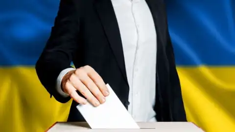 57% українців вважають, що вибори потрібно проводити тільки після остаточного завершення війни, - соцопитування КМІС