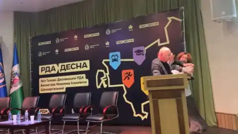 Глава Деснянской РГА Киева Бахматов напал на заммэра и нанес ей телесные повреждения. Кличко отреагировал