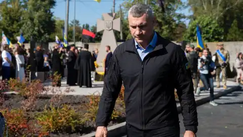 В Киеве на Берковецком кладбище открыли второй Мемориальный монумент в честь погибших защитников, - Кличко