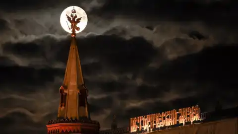 Российскому бюджету не хватает 28 миллиардов долларов на войну с Украиной, несмотря на дорогую нефть, - FT