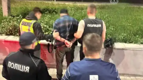 Задержание злоумышленника. Фото: Facebook/Чернівецька обласна прокуратура
