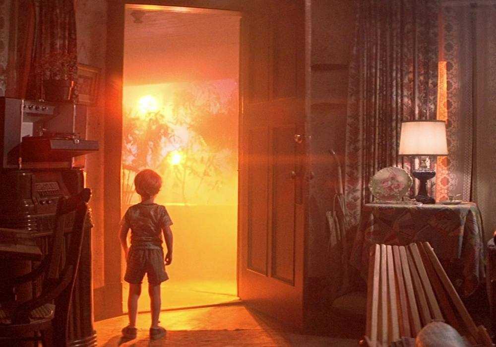 9. Близькі контакти третього ступеня (Close Encounters of the Third Kind, 1977)Сюжет: Люди стикаються з позаземними формами життя. Фільм досліджує дивовижне та невідоме, а також реакцію людини на зустріч із надзвичайним.Касові збори: $135,189,114IMDb: 7.6/10