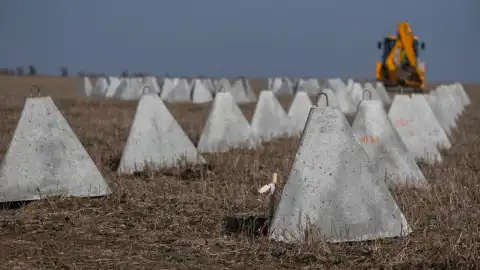 ООО "ТД "Династия" опровергла обвинения журналистов в завышении цен на строительные материалы для фортификаций / фото facebook.com/MinistryofDefence.UA
