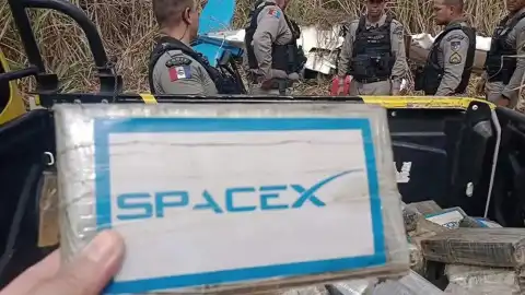 Кокаин, расфасованный в пакет с логотипом SpaceX