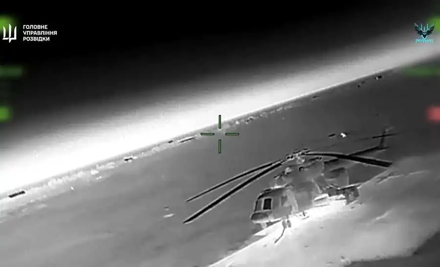The Defense Intelligence fighters hit a russian multi-purpose Mi-8 helicopter in the occupied Crimea. Photo: screenshot.