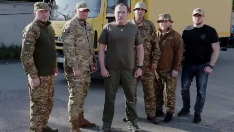 "Украинская команда" передала грузовик бойцам батальона "Свобода" на Добропольско-Покровское направление