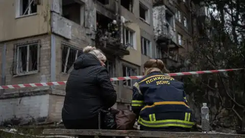 Последствия обстрелов Киева. Фото: facebook/ГСЧС Украины
