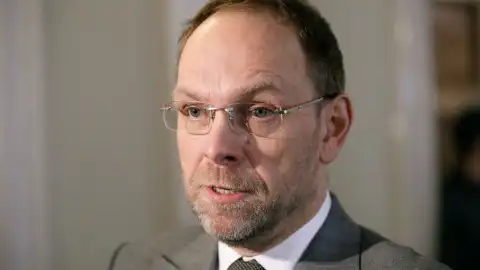 Нардеп Сергей Власенко обвинил "Зеркало недели" в распространении недостоверной информации
